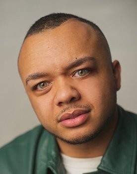 Layton Blake as Maxi