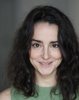 Fanny Prost-Boucle as Laura