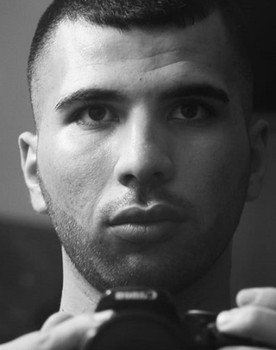 Mohamed Naim as Delivery person