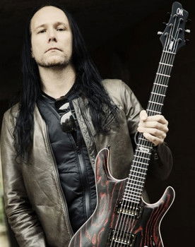 Niklas Sundin as Guitar