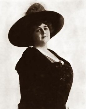 Sylvia Ashton as Lotta Crust