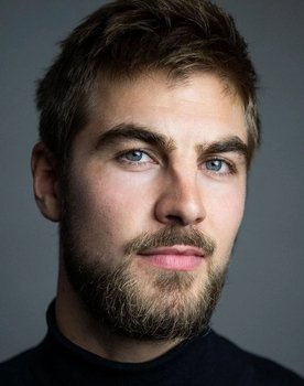 Eskil Tonnesen as Henrik