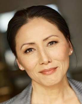 Jeanne Chinn as Agent Lucy Chang
