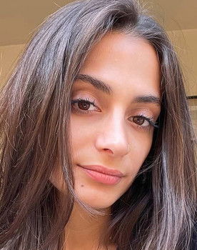 Erika Mallah as Sarah