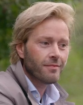 Dennis Leeuwenhaag as Self
