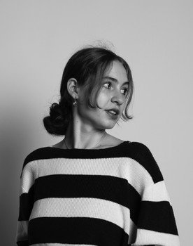 Lou Dhyevre as Inconnue sur le banc