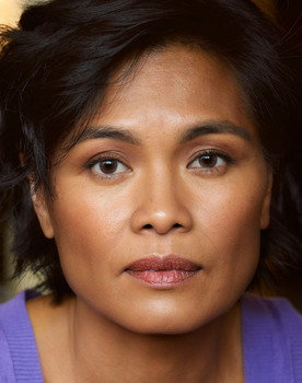 Tess Lina as Aunt Lauren