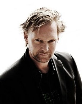 Jan S. Eckert as Bass