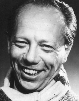 Gunnar 'Nu' Hansen as Radiospeaker (voice)