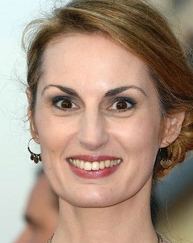 Flavia Coste as Pauline