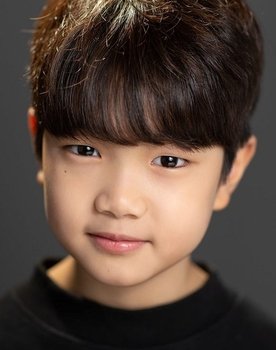 Choi Ye-chan as Bing-bing (Young)