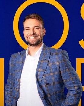 José María Almoguera as Participante