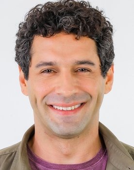 João Baldasserini as Nando