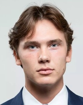 Luke Robertson as Bill Chick