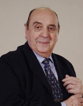 Juanito Navarro as Trino