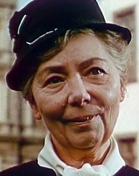 Erika Pelikowsky as Muhme Ursel