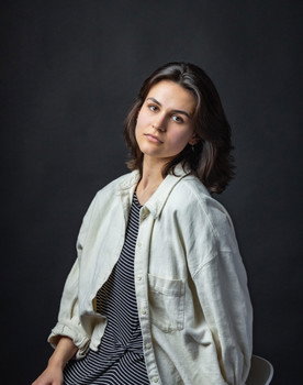 Adrienn Kern as 