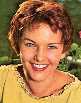 Hannelore Bollmann as Annelies Seethaler