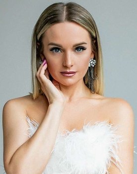 Anastasiya Kraynova as Self/Expert