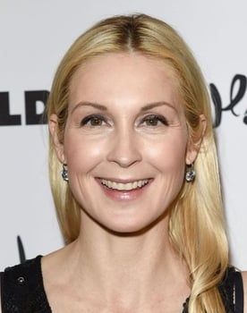 Kelly Rutherford as Jillian Tatterton
