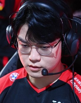 Lee Min-hyeong as Self