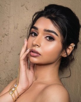 Vaibhavi Tandle as Raveena