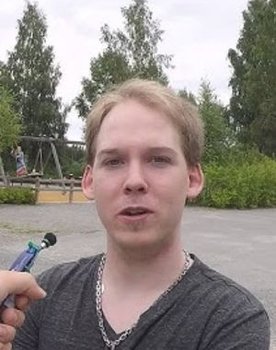 Mikael Lindahl as Erik