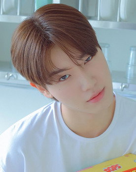 Eun Seon-woo as Secretary Shin