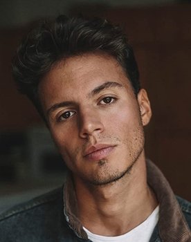 Kevin Dias as Julião