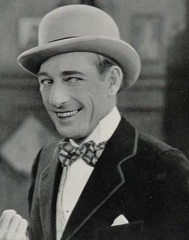 Lee Moran as Montmartre Cabaret Director (uncredited)