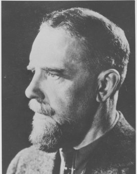Victor Bergdahl as Kapten Grogg