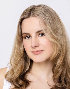 Emily Kokidko as Beth White