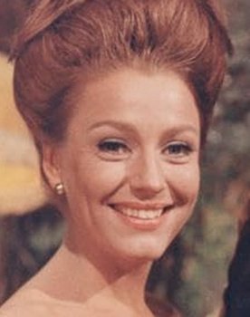 Birgitte Price as Stines mor