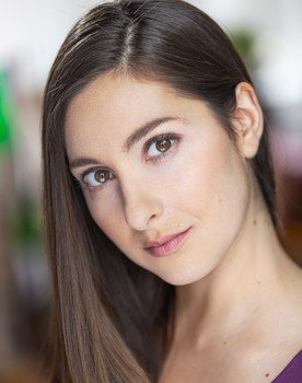 Carmen Isidoro as Funcionária CP