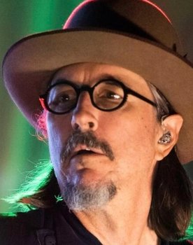 Les Claypool as bass, wokal