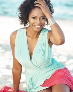 Edvana Carvalho as Samia