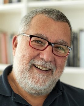 Mário Masetti as Narrador (voice)