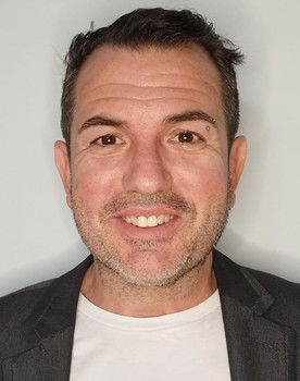 Iván Huerta as El bedel