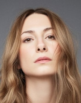 Diamand Abou Abboud as La Danseuse