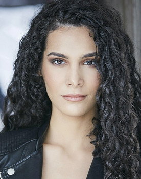 Pegah Ghafoori as Fatima