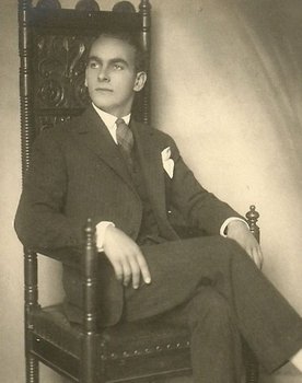 Valentin Froman as Julias Tanzpartner