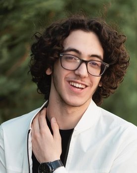 Zaid Zoubi as Hassan