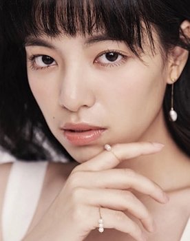 Lucia as Shih Yueh-hsia
