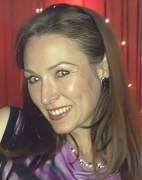 Katherine Elise Shaw as Emily Reynolds