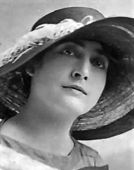 Flora Revalles