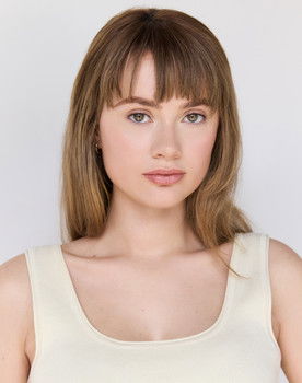 Graceyn Arkinstall as Monique