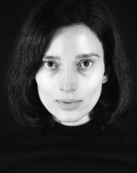 Irmena Chichikova as Widow