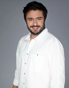 Andres Sandoval as Antonio de Bedut