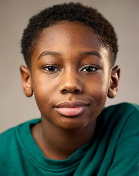 Elijah Oshin as Dean Thomas