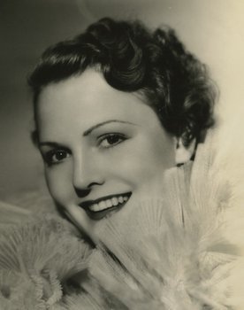 Beverly Roberts as Alicia Brackett